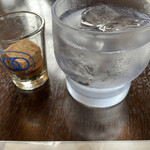 カフェ フロインドリーブ - 水とクッキー