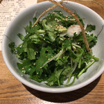 ワインとお料理 ことり - パクチーと鷄ささみのサラダ