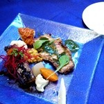 ランチ：サーモンのポワレ　バルサミコとエシャロットソース＆群馬県赤城産もち豚ロースのグリエジェノバ風ソースレモン添え　