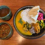 のんびりスパイス酒場 harappi - 本日のカレープレート(パキスタン風チキン、ラムカシミール)