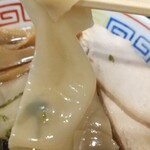 づゅる麺 池田 - ワンタン皮（幅広麺）アップ