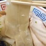 づゅる麺 池田 - 別のワンタン皮（幅広麺）アップ