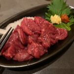 サッポロ生ビール黒ラベル THE BAR - 特選ロース厚切り馬刺し