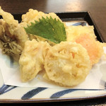 麺ごころ にし平 - 2012年8月:天ぷらうどん（温）のとり天