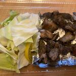 博多一番どり 居食家あらい - 料理写真:地鶏の炭火焼５００円。 

レモンと柚子胡椒が添えられてたんでちょっとづつ利用していただきました。  
