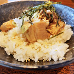 Yakitori Kamameshi Kuukai Takase - チャー丼。ゴロっとしているけど、ほろっとしてる。