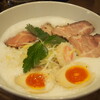 Menyamokumoku - 料理写真:泡立らーめん醤油 ＋ 特製トッピング