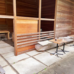 KITOKURAS cafe - 外は結構スペースあります。