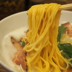 MENYA MOKUMOKU - 泡立らーめん醤油（麺）