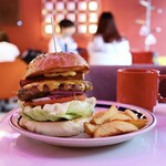 BURGERLION UTSUBO A GOGO - 厚切りベーコンチーズバーガー(1,595円)
      ホットコーヒー(440円)