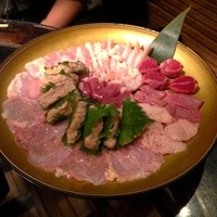 焼鶏あきら 中目黒本店 - 豪華な鶏肉の数々