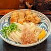 本場讃岐うどん 麺工房 笑門 - 丸ごともも肉かしわ天ぶっかけ（限定）