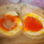 Ramenya Mitsuba - 豬肉CHIKI醬油拉麵全配（配料的味玉1顆）