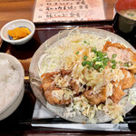 地鶏と焼酎 とりちゅう   - 油淋鶏780円