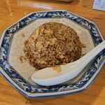 餃子と濃厚湯麺 あおば - 半チャーハン
      ランチセットは各250円プラス