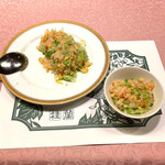 北京料理桂蘭 - 別途注文した蟹レタス炒飯です‼️
      デフォルトは焼飯になります。