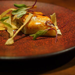 イル ネッビオ - 広島熟成鶏のコンフィと夏ごぼうのストゥルーデル