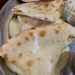 ヒマラヤン食堂 - チーズナン