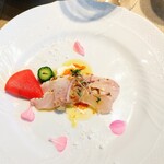 La Brianza - 和歌山県ヒラメカルパッチョ少し炙り柚子泡ウニソース。さばきたてヒラメ香ばし炙り添えられた柚子泡やウニソースとともに、スタートにピッタリ期待ふくらむ美味しさでした〜☆