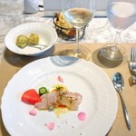 La Brianza - 和歌山県ヒラメカルパッチョ少し炙り柚子泡ウニソース。スパークリングワインと。美しい盛り付けさわやかスパークリング、勢いついちゃう美味しさ♪