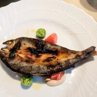 La Brianza - 鮎一夜干し肝のソースきゅうりスイカ添えて。まるごと食べられちゃった旬の鮎一夜干し、もったりな肝ソースとシャキシャキきゅうりやサクサクスイカの歯ざわりと。ナイスなマッチング☆　旬の鮎をまるごと幸せだわぁ