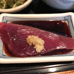 お魚処 うおとも - 生姜を乗せる。ご飯が進む。