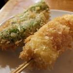 大阪串かつ てん家わん屋 - 「青唐」と「チーズトマト」（共に￥100）：店員さん「トマトは熱くなっていますから、
      気をつけて下さいね！」
      