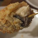 大阪串かつ てん家わん屋 - 「マッシュルーム」（￥100）の断面：コリッと弾けると、
      封印されていた濃厚な香りがグワッと口の中に拡がり♪
      