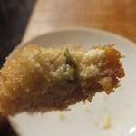 大阪串かつ てん家わん屋 - 「子持こぶ」（￥300）の断面：ニシンの卵がプチプチと弾けて香り豊かで濃厚な旨味♪