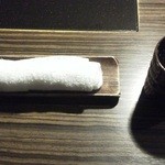 炭火焼肉 七輪房 - 201210 　七輪房　お茶とおしぼり.jpg