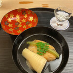 もめん - 表は地味で内側が花模様。これぞ侘び寂びね♡湯葉しんじょの椀。筍、蕗の食感が素晴らしい！