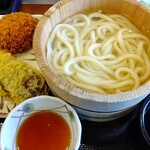 丸亀製麺 - 釜揚げうどん並 長なす天 メンチカツ いなり寿司 580円