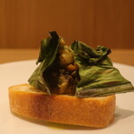 RISTORANTE IL NODO - 小坪漁港の活サザエ アーモンドバター壺焼き 渡辺農園のふだん草アップ