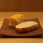 RISTORANTE IL NODO - 自家製フォカッチャとライ麦パン