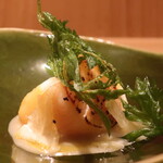 RISTORANTE IL NODO - 夏のホタテ 渡辺農園のジャガイモ ヨモギ 西内小夏 レモンアップ