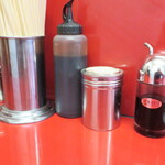 ラーメン二郎 - 卓上調味料