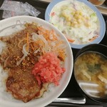 松屋 - ポークステーキ丼(香味醤油)野菜セット　690円