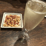GETABAKI - お通しと乾杯のスパークリングワイン