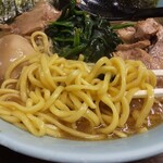 横浜家系 侍 - 太目の麺