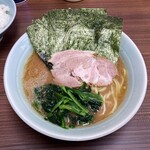 武蔵家 - ラーメン650円麺硬め。海苔増し50円。