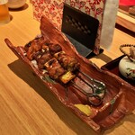 Izakaya Enjirou - 名物マグロのカブト肉のネギマ・２本。900円