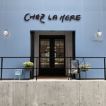 CHEZ LA MERE - 