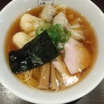 八雲 - 特製ワンタン麺ハーフ黒だし