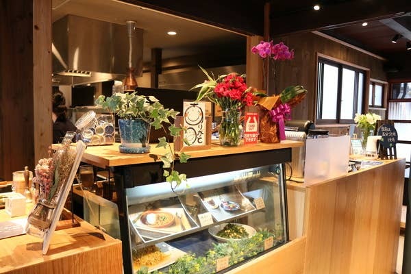 【むちらぶ@（本日評価予定）】んきや 古い木造店舗 自然に囲まれたカフェ り ぼ ん ぱ ん な ひ と さ ら と ク リ ー ム ソ ー ダ