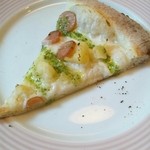 馬車道 - ポテトとソーセージのピザ