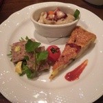 キラク - 前菜（キッシュ、レバパテ、たこ・ホタテのマリネ）