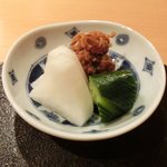 ぎんざ 一二岐 - 高知県産鰹のわら焼き 1500円 の香の物