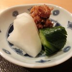 ぎんざ 一二岐 - 高知県産鰹のわら焼き 1500円 の香の物