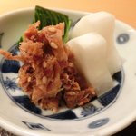 ぎんざ 一二岐 - 高知県産鰹のわら焼き 1500円 の香の物