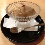 ぎんざ 一二岐 - 高知県産鰹のわら焼き 1500円 の黒糖アイス